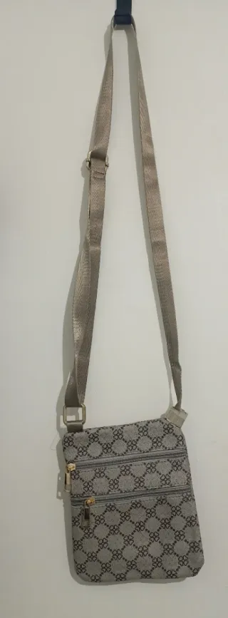 Bolso pequeño bandolera con estampado, nuevo.