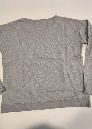 Sudadera gris