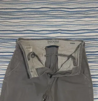 Pantalón Dockers Alpha Khaki W29 L32 Gris