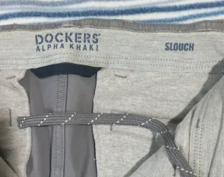 Pantalón Dockers Alpha Khaki W29 L32 Gris