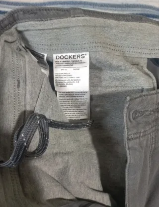 Pantalón Dockers Alpha Khaki W29 L32 Gris