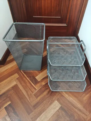 Papelera y bandeja metálica escritorio