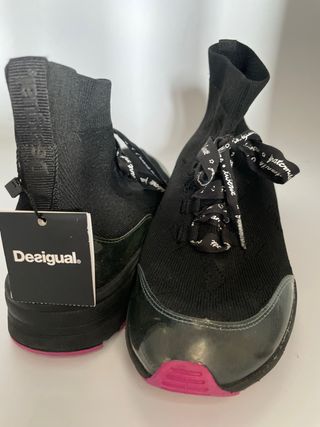 Zapatillas Desigual Negras y Rosas