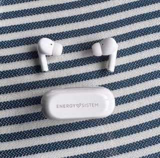 Auriculares inalámbricos Energy Sistem blancos.