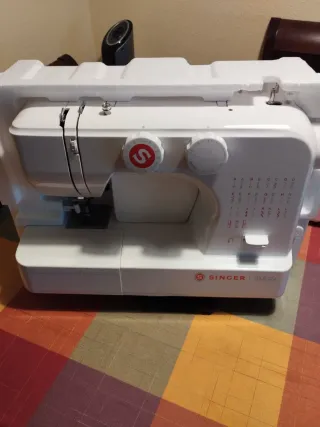 Máquina de coser Singer SM024