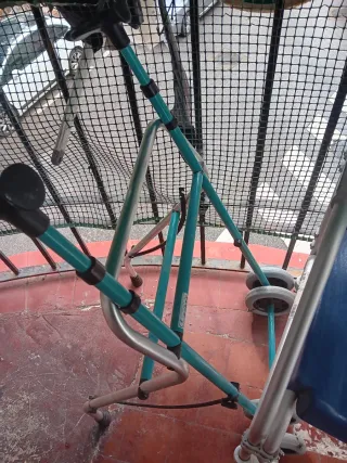 Silla y andador azul