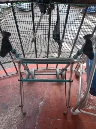 Silla y andador azul