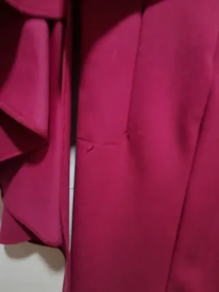 Vestido fiesta burdeos estilo capa