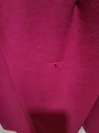 Vestido fiesta burdeos estilo capa