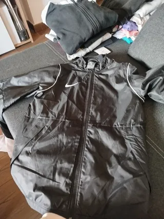 Chaqueta Nike Air Niña Negra y Blanca