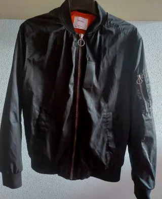 Chaqueta Bomber Negra de Bershka