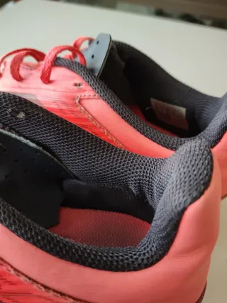 Zapatillas de fútbol Adidas rosas y negras