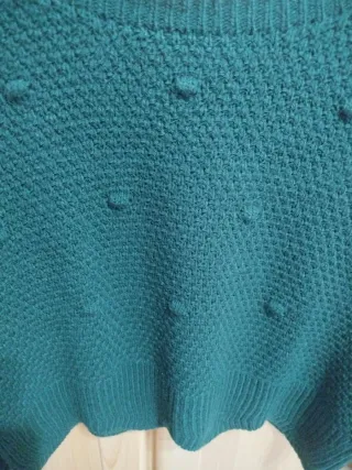 Jersey de punto verde con pompones