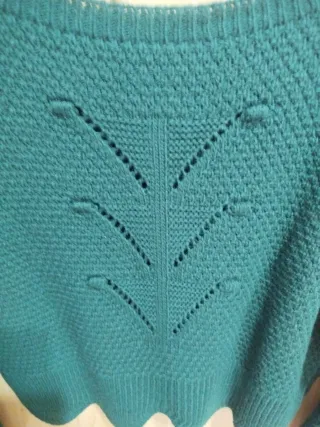 Jersey de punto verde con pompones