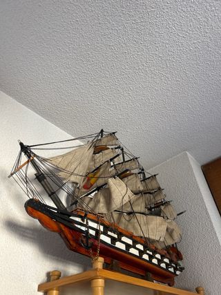 Maqueta de barco de vela