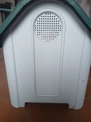 Caseta para perro verde y blanca