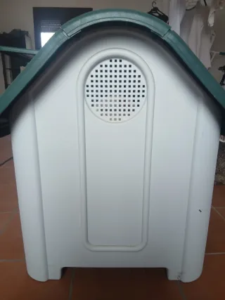 Caseta para perro verde y blanca