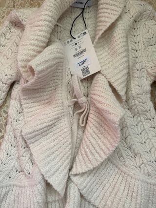 Cárdigan Bershka trenzado cuello chal rosa/blanco