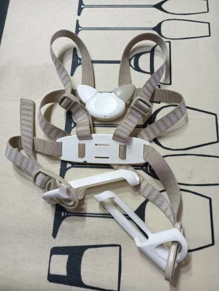 Trona Stokke con soporte, arnés y sist. antivuelco