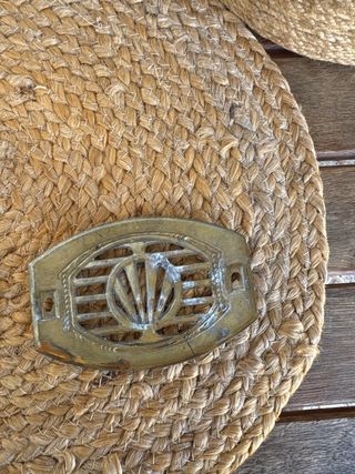 Antigua mirilla de laton