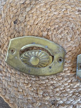 Antigua mirilla de laton