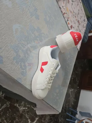 Zapatillas Veja Talla 38 Blancas y Rojas