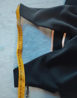 Vestito tubino scollo V senza maniche