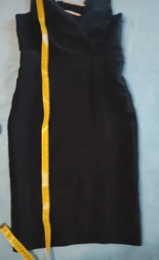 Vestito tubino scollo V senza maniche