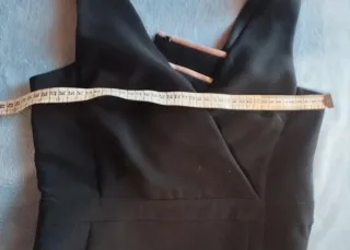 Vestito tubino scollo V senza maniche