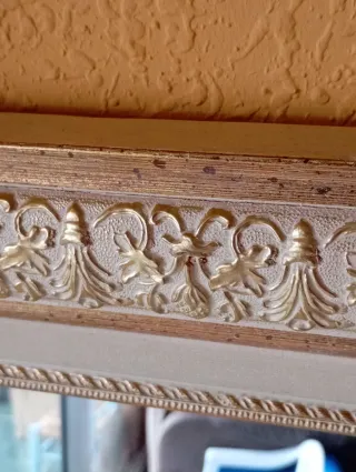 Espejo antiguo madera tallada beige y dorado