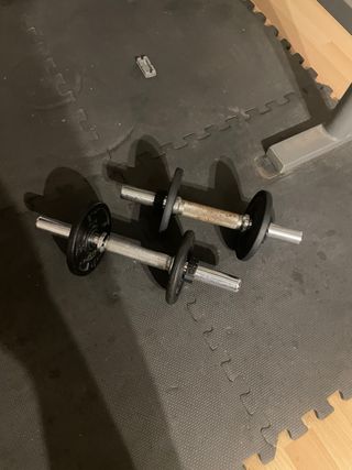 Banco de pesas con barra , predicador y mancuernas