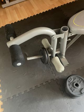 Banco de pesas con barra , predicador y mancuernas