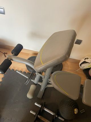 Banco de pesas con barra , predicador y mancuernas