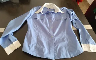 Camisa azul mujer cuello blanco