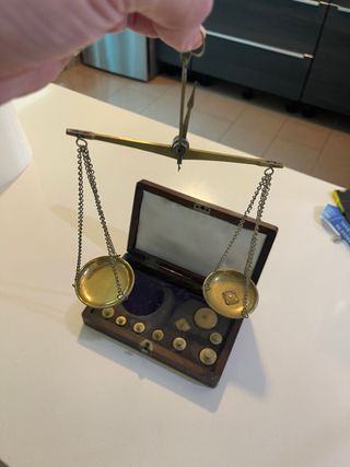 Balanza antigua de precisión