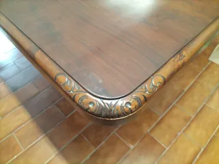 Mesa antigua de madera (extensible )con 6 sillas .