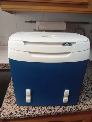 Nevera eléctrica de viaje azul