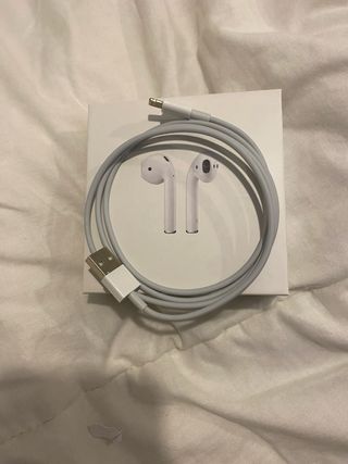 Apple AirPods 2ª Gen con estuche de carga inalámbr