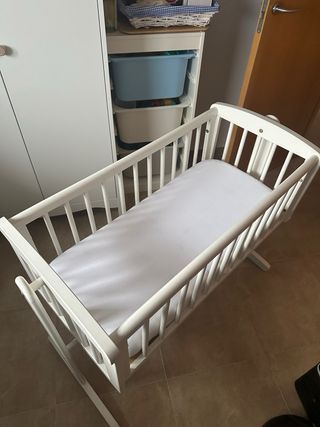 Minicuna de madera con colchón (de amazon)