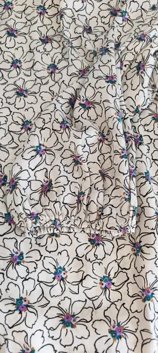 Blusa floral manga larga ajustable