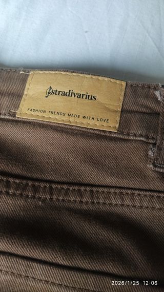Pantalón loneta Stradivarius marrón
