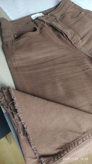 Pantalón loneta Stradivarius marrón