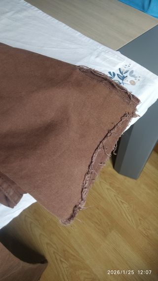 Pantalón loneta Stradivarius marrón