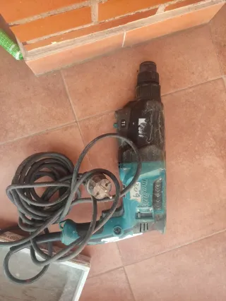 Taladro percutor Makita