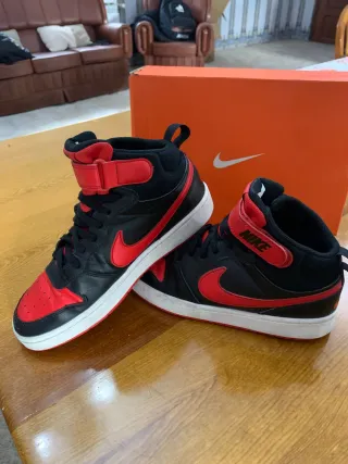 Zapatillas Nike Negras y Rojas Talla X