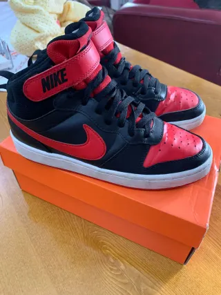 Zapatillas Nike Negras y Rojas Talla X