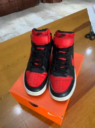 Zapatillas Nike Negras y Rojas Talla X