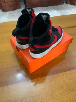 Zapatillas Nike Negras y Rojas Talla X