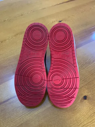 Zapatillas Nike Negras y Rojas Talla X