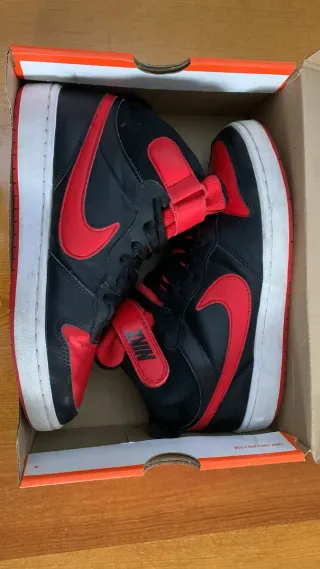 Zapatillas Nike Negras y Rojas Talla X